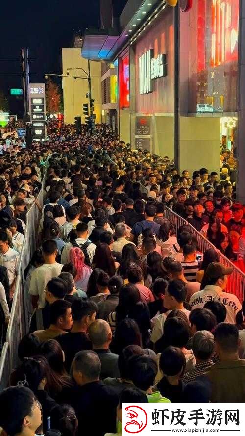 公交车车站最后一排被多人玩