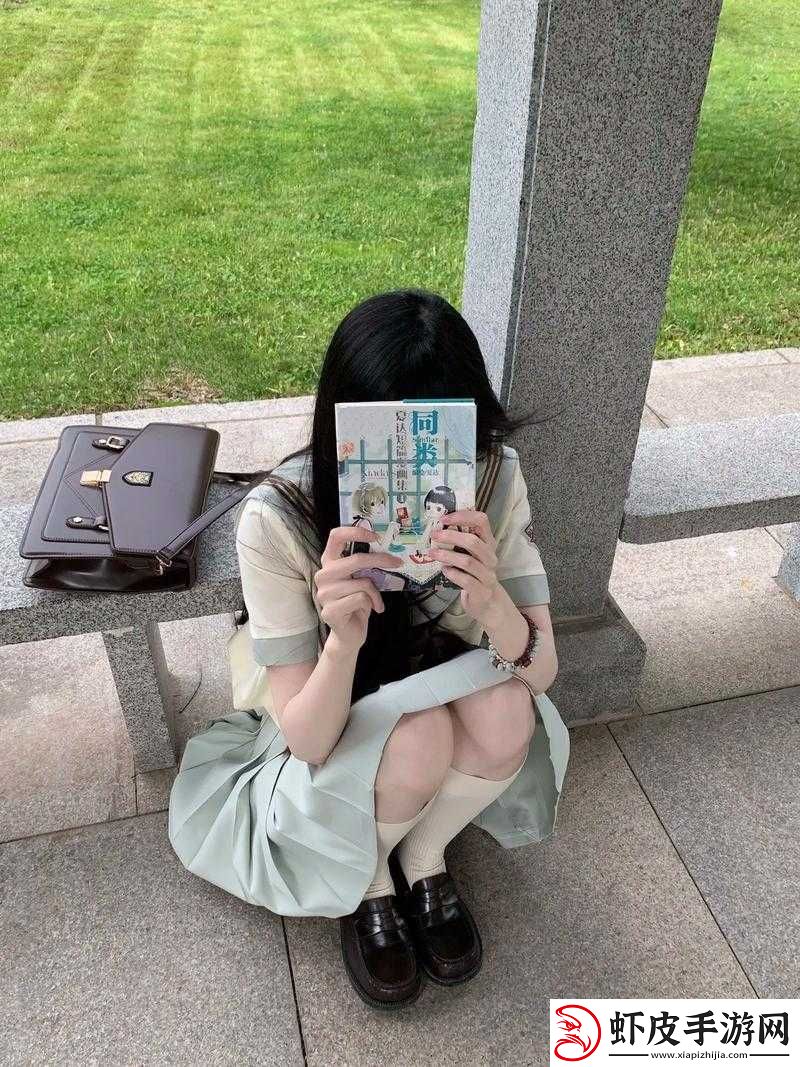分腿坐挺身前进