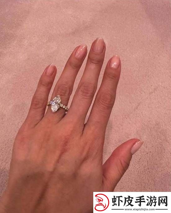 赛琳娜宣布订婚海莉·比伯点赞