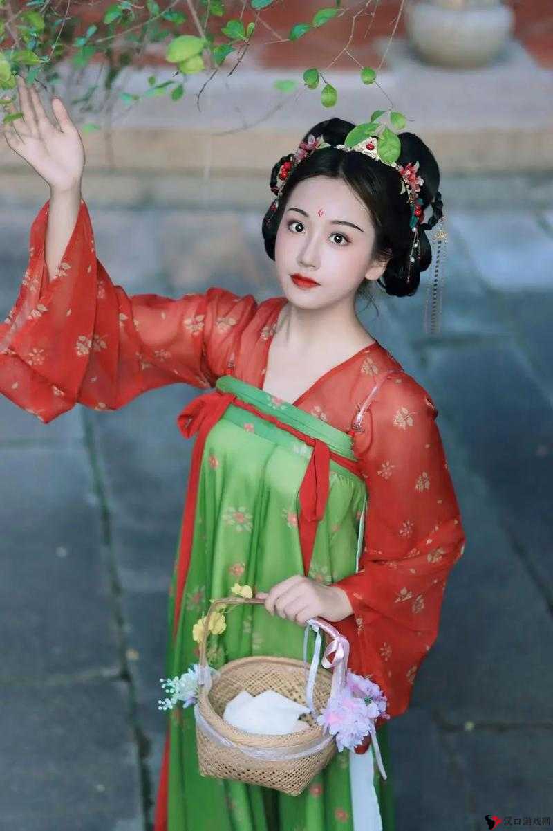 婀娜少女羞岁月无忧愁云裳:描绘青春的绝美画卷
