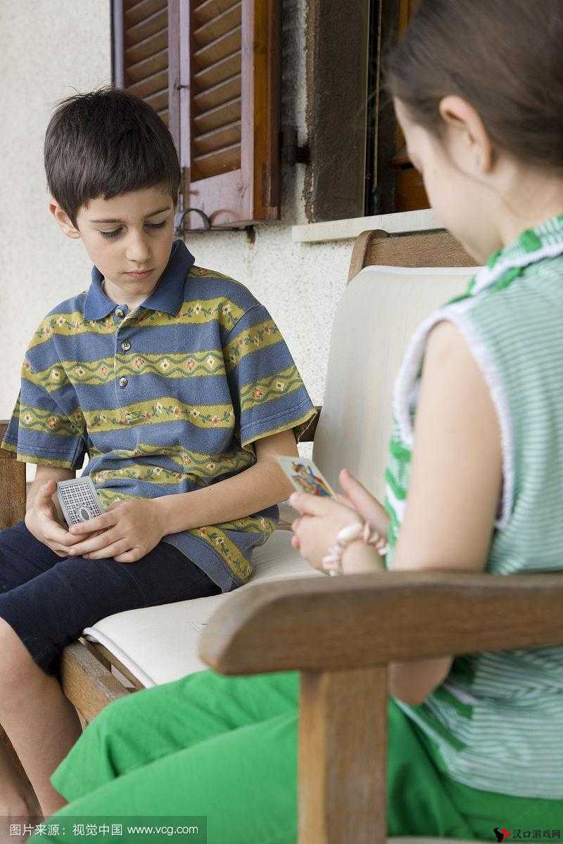女孩:男孩,我想让你给我打扑克:可以吗?