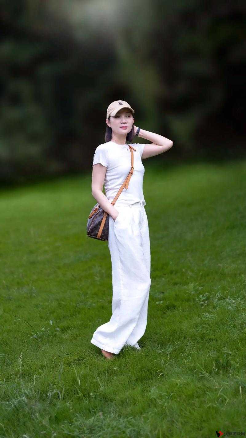 户外女王晓可耐勾搭:与大自然共舞的魅力女性