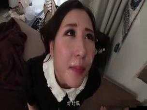 **母乳女上司本庄优花:职场与家庭的双重压力