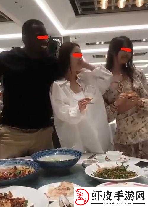 一女子与三名黑人激烈对战女子惨叫连连