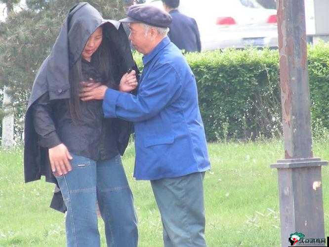 农村老头与**在野外的别样故事
