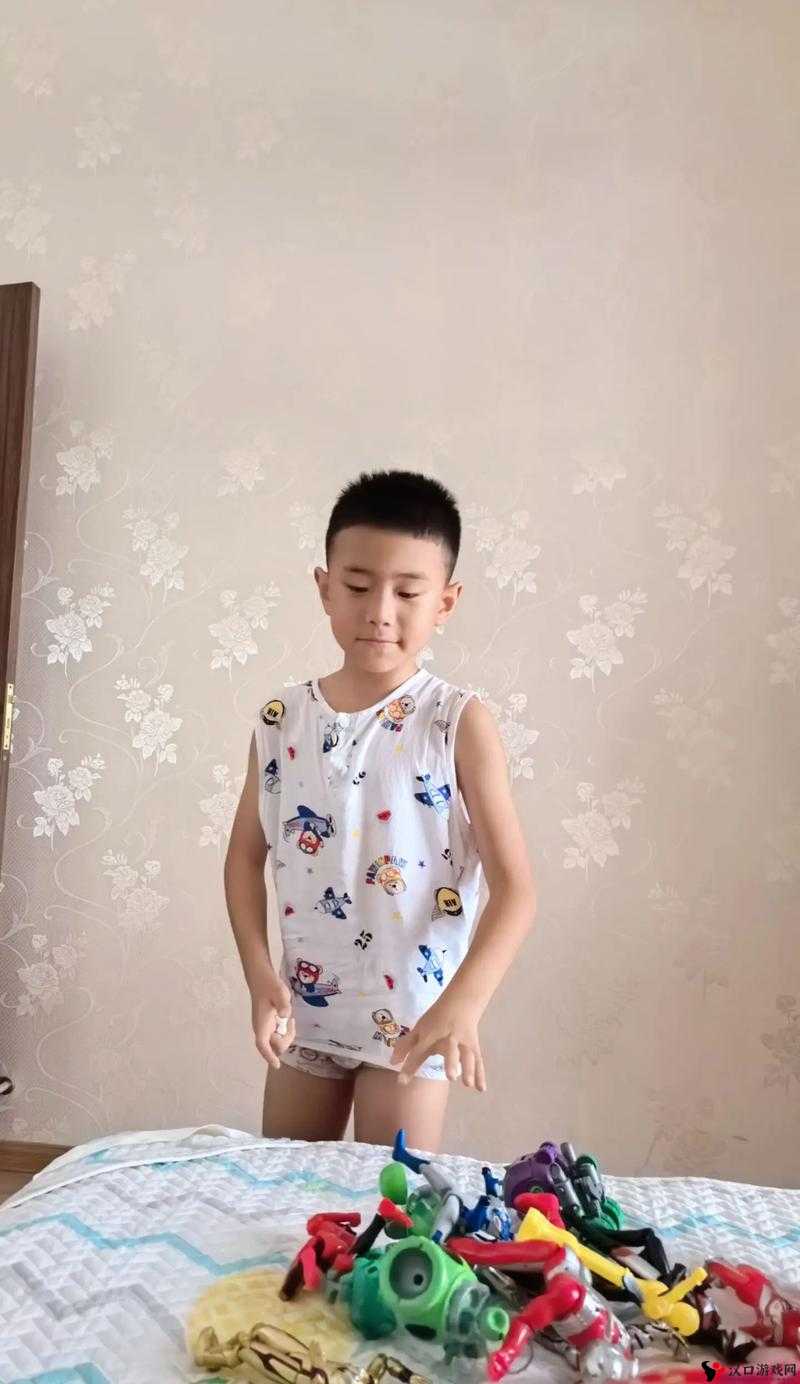 一小孩半夜吃坤风险黄:这种行为存在诸多潜在问题需重视