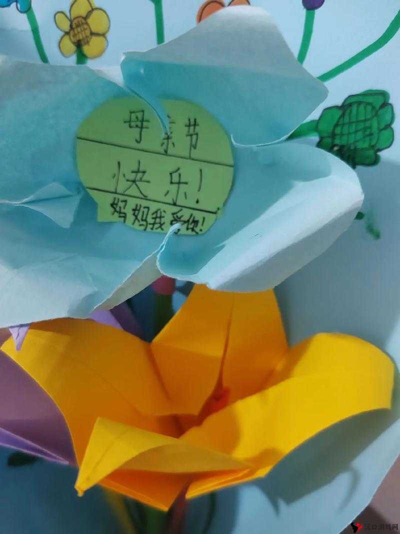 儿子的好朋友精心挑选礼物送给妈妈表达心意