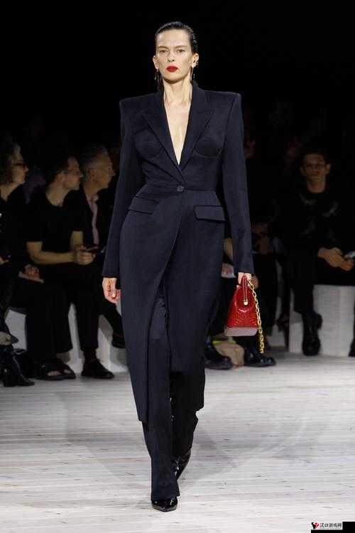 mcqueen 女：时尚魅力与独特风格的完美展现