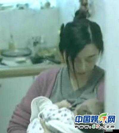 :哺乳期少妇**喂奶,被**后视频流出