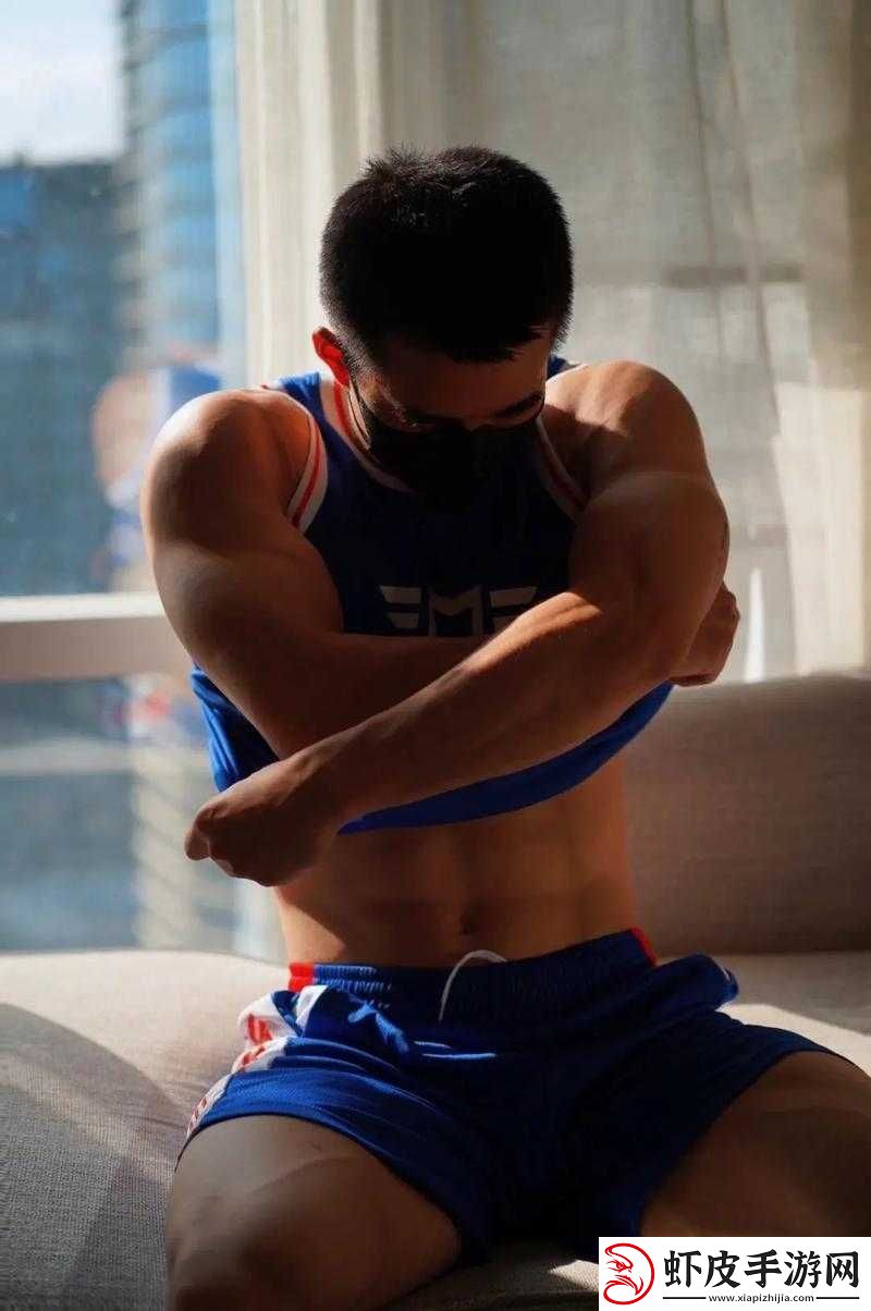 两男三女与大黑猛男的激情互动