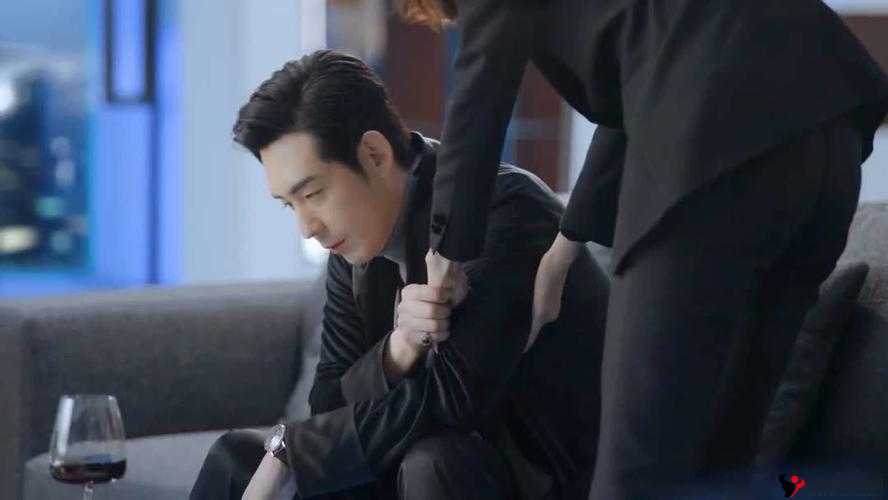 男男伦流澡:羞耻与刺激交织的禁忌游戏:你能承受几回合?