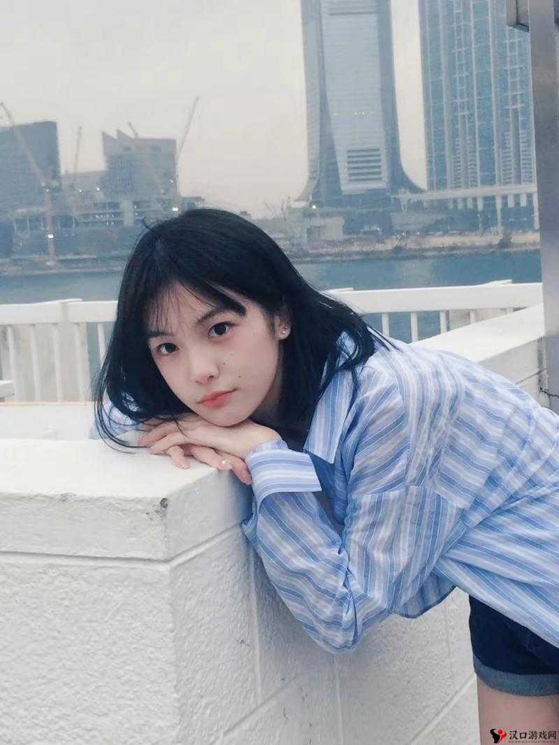 亚洲娇小女生的可爱日常与独特魅力展现