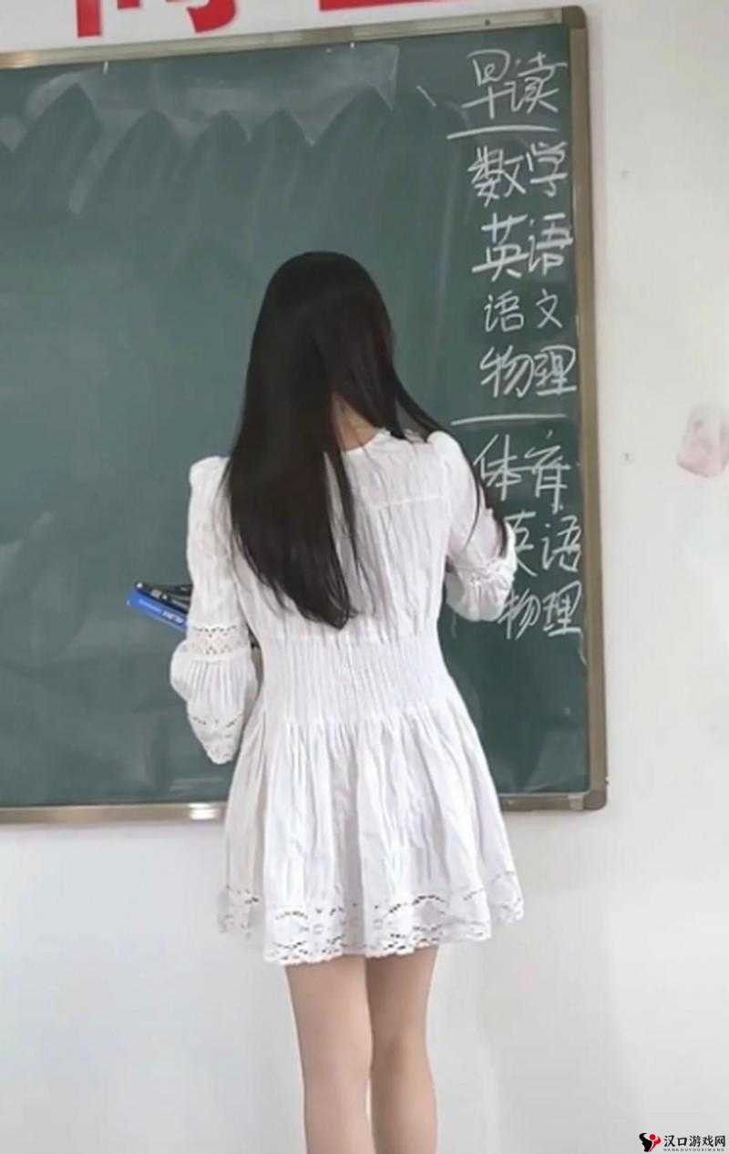 英语老师乖乖晚下裙子的别样故事