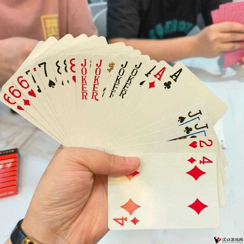 打扑克又叫又痛,引发的情感与身体的双重体验