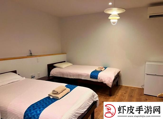 情感美好日本夫妻二人一起入住酒店