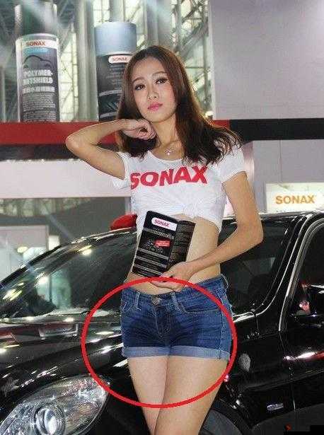 大胸美女**极致呈现竟致尿出令人惊叹