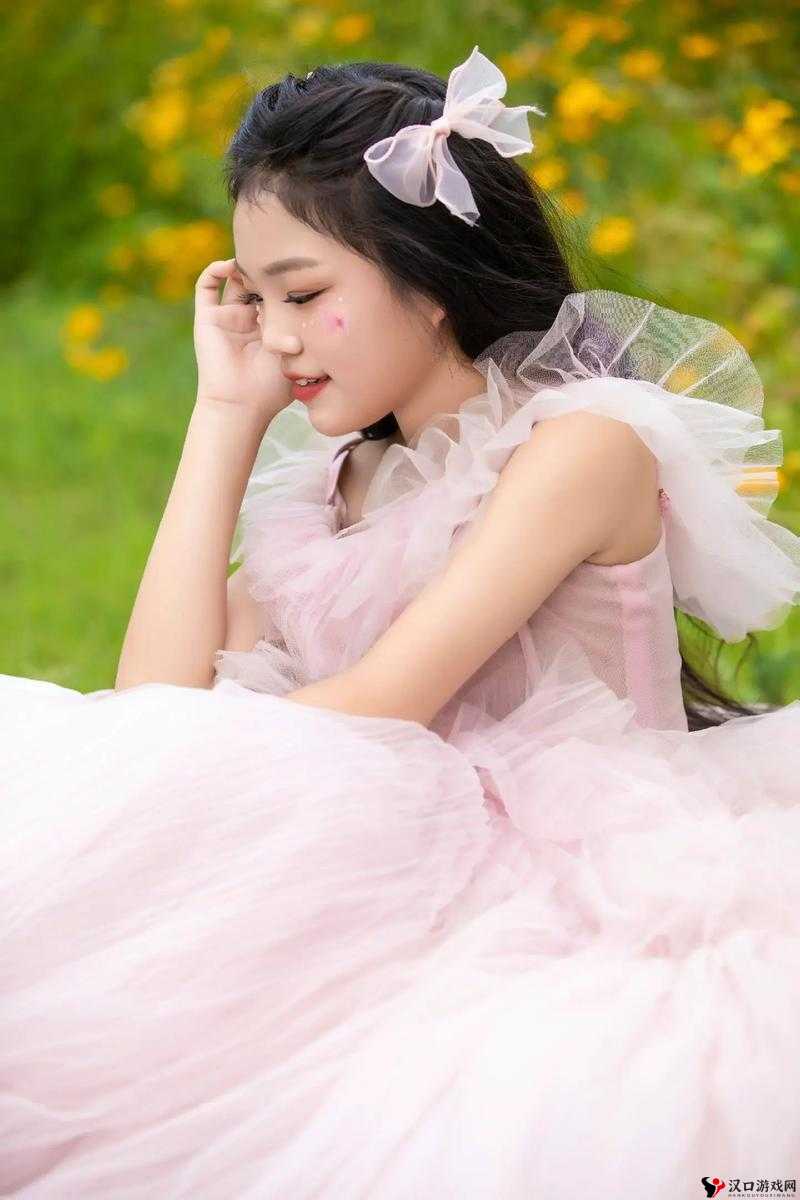 娇小花蕊:8-12 岁少女与 YxⅩ 的私密毛片:揭示了怎样的社会现象?