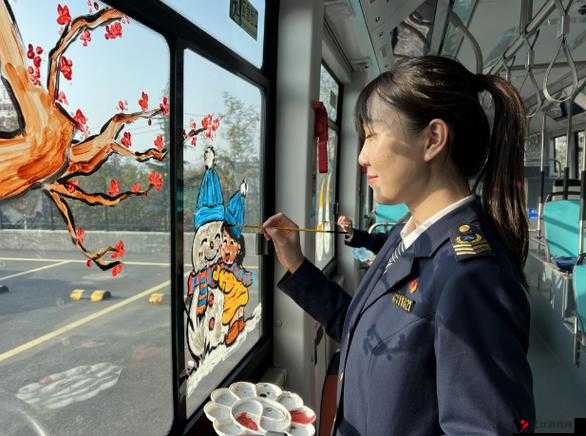 公交车上的小雪:售票员的查票日常