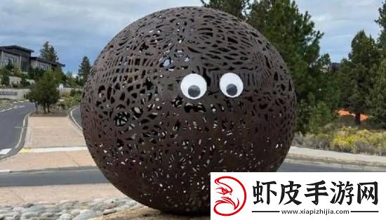 美国一城多个雕塑惊现“神秘瞪眼”**