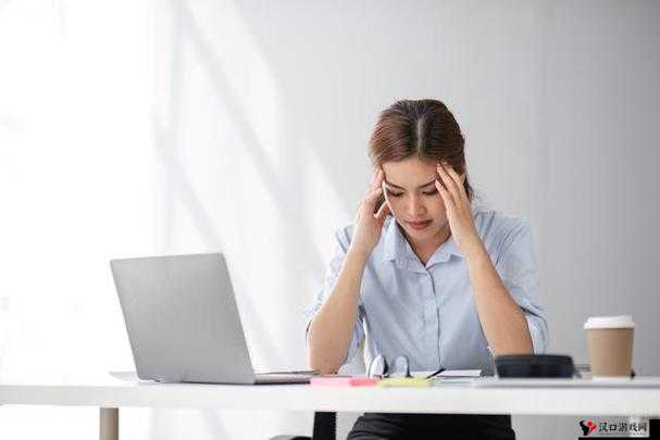 一边面膜一边烦燥视频:揭示当代年轻人的情绪困境