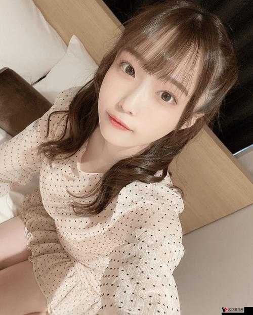日本娇小 XXX13HDB:亚洲女孩的可爱与激情