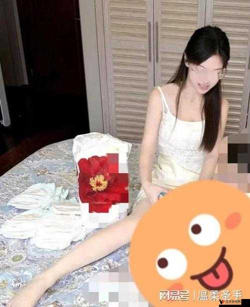 美女惊现咪咪意外露出来引发众人关注热议
