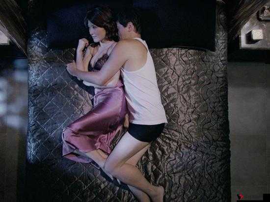 黄色男女上下激情演绎的震撼画面