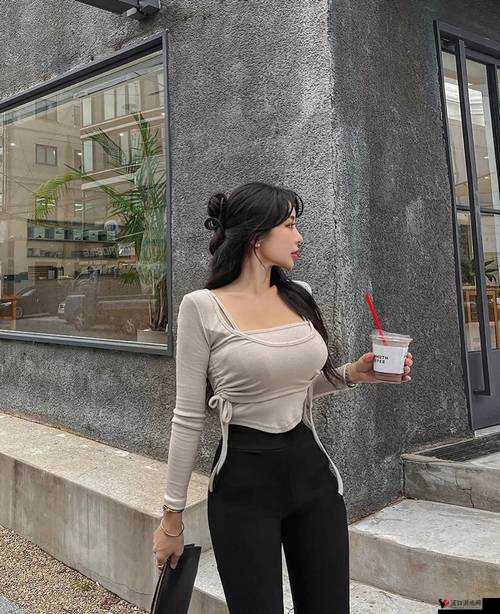 引人入胜的 sss 少妇** pics 精彩呈现