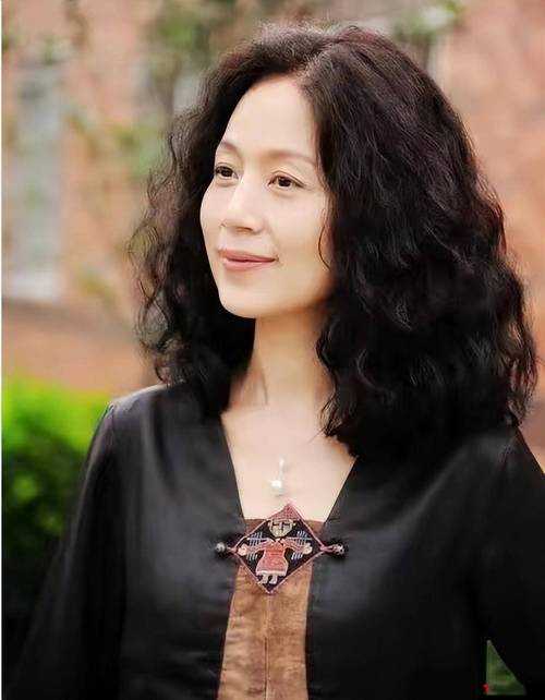 亚洲国产成熟老女人黄:岁月沉淀的魅力之美