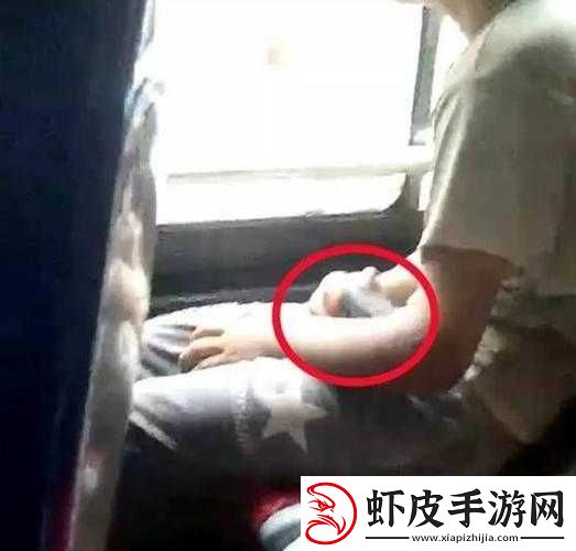 中文字幕传媒孟若羽苏语棠大巴车