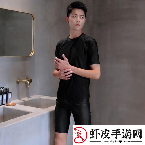 “男高泳裤大包笑侃网络风云”