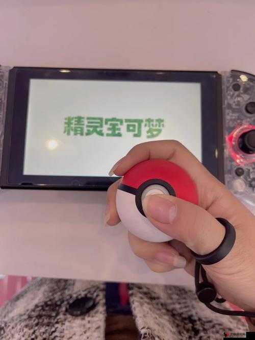 精灵宝可梦GO,直线球与弧线球的成功率及优缺点分析