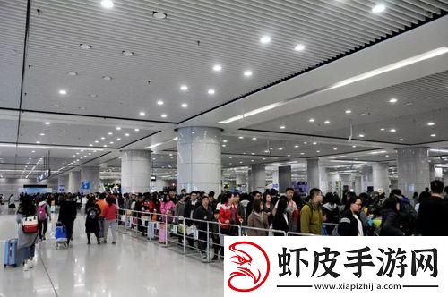 地铁大客流“翻涌”