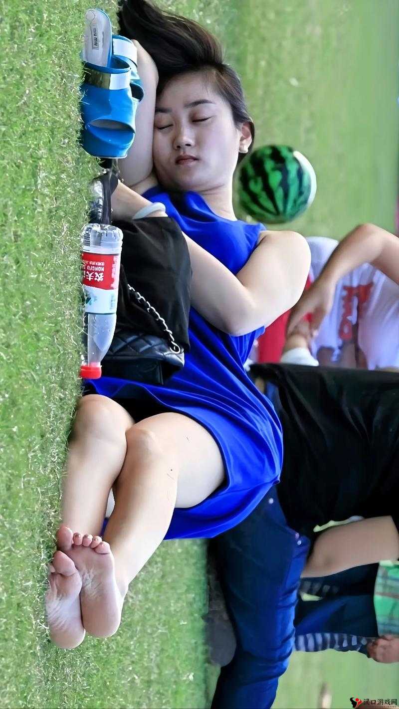 少妇在公园被陌生男子强行拖拽到草丛中进行不可描述的行为