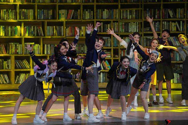 披风少年妈妈视频:一位母亲视角下的少年成长与梦想之旅