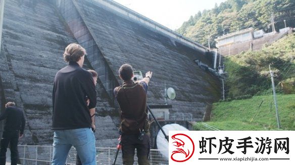 日本佐贺水库大坝惊现哥斯拉壁画！看似天成实际人为