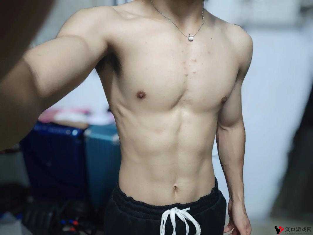 腹肌顶端 0 按下去有点硬:原因待查
