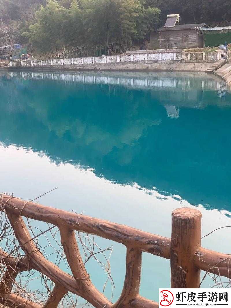 两峰夹小溪地湿又无泥诗小说成热点引热议