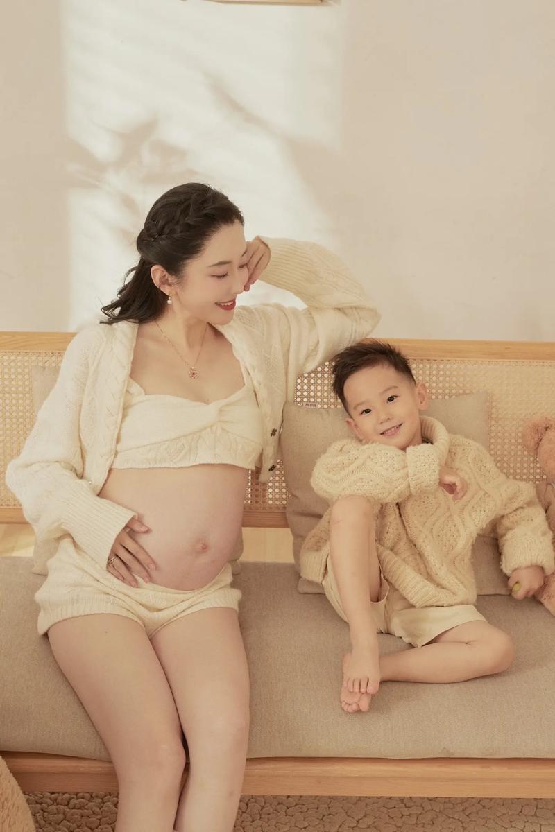 母慈子孝共天伦怀孕