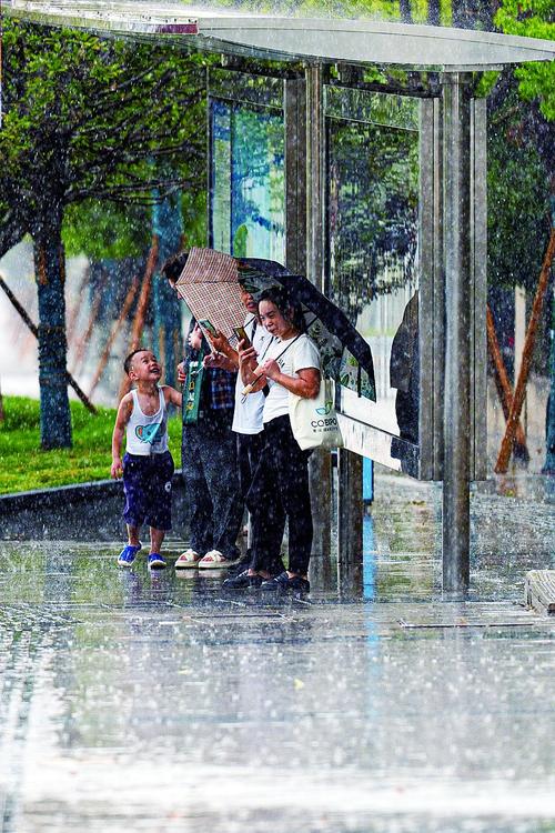 避雨车站1――2集