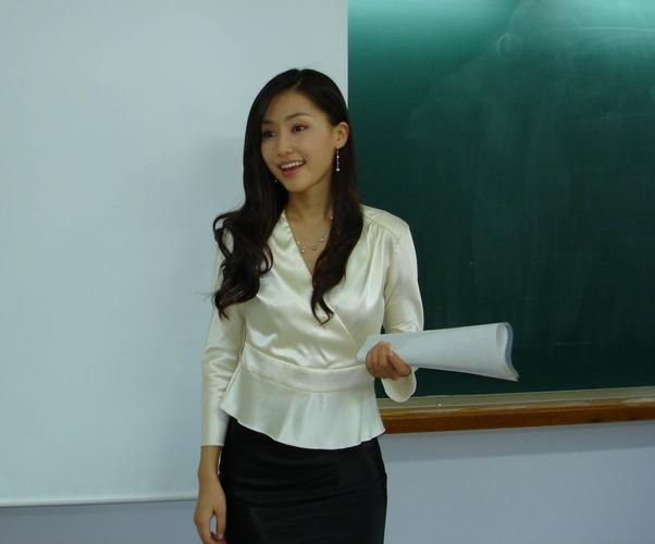 年轻女教师3